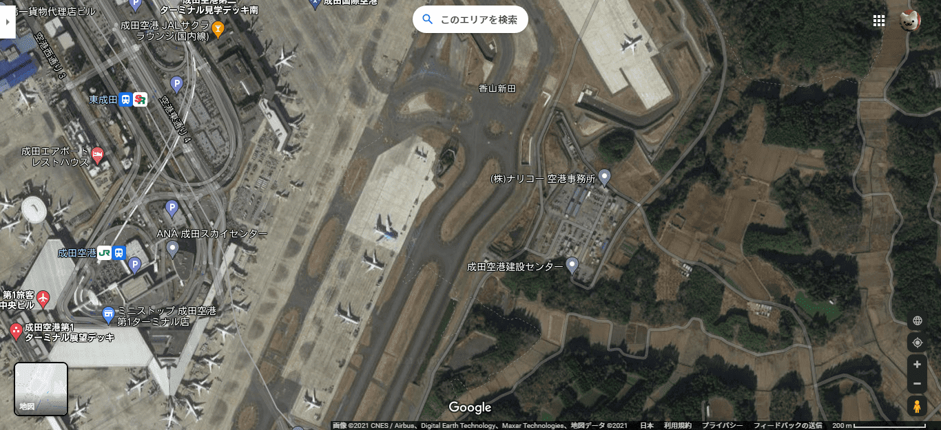 歪んで見える成田空港の滑走路